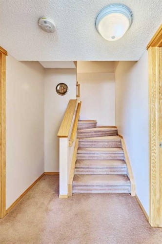 60 Edgeridge Close Nw, Calgary, AB - Indoor Photo Showing Other Room