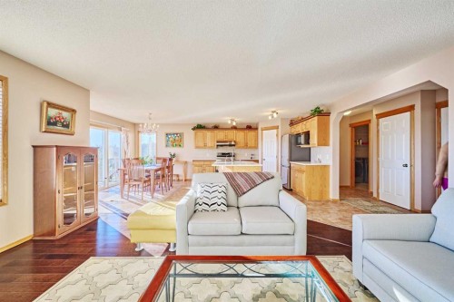 60 Edgeridge Close Nw, Calgary, AB - Indoor Photo Showing Living Room