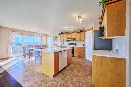 60 Edgeridge Close Nw, Calgary, AB - Indoor Photo Showing Kitchen