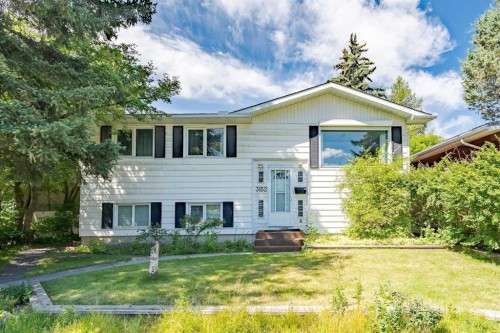 3152 Blakiston Drive Nw, Calgary, AB - Outdoor With Facade