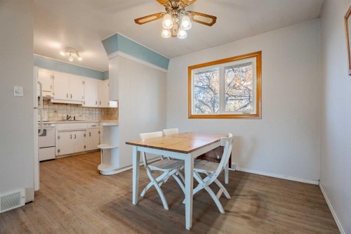 3152 Blakiston Drive Nw, Calgary, AB - Indoor Photo Showing Dining Room