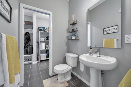 54 Chaparral Valley Square Se, Calgary, AB - Indoor Photo Showing Bathroom
