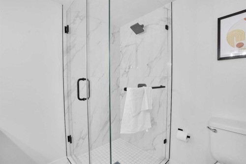 52 Franklin Drive Se, Calgary, AB - Indoor Photo Showing Bathroom