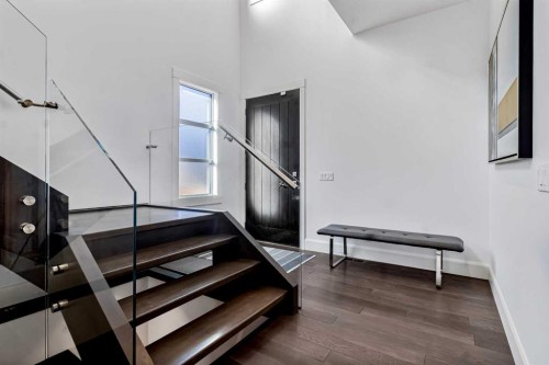 405 29 Avenue Ne, Calgary, AB - Indoor Photo Showing Other Room