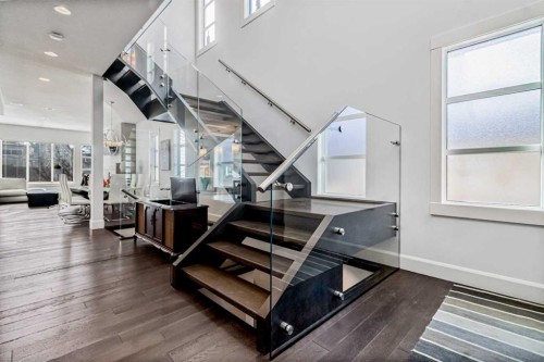 405 29 Avenue Ne, Calgary, AB - Indoor Photo Showing Other Room