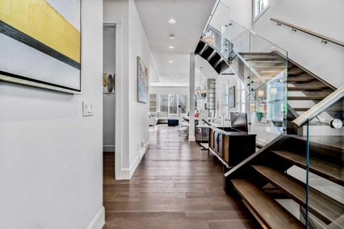 405 29 Avenue Ne, Calgary, AB - Indoor Photo Showing Other Room