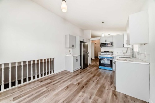 16218 Shawbrooke Road Sw, Calgary, AB - Indoor Photo Showing Kitchen