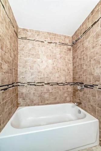 16218 Shawbrooke Road Sw, Calgary, AB - Indoor Photo Showing Bathroom