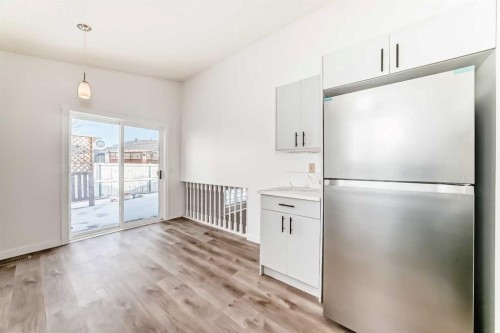 16218 Shawbrooke Road Sw, Calgary, AB - Indoor Photo Showing Kitchen