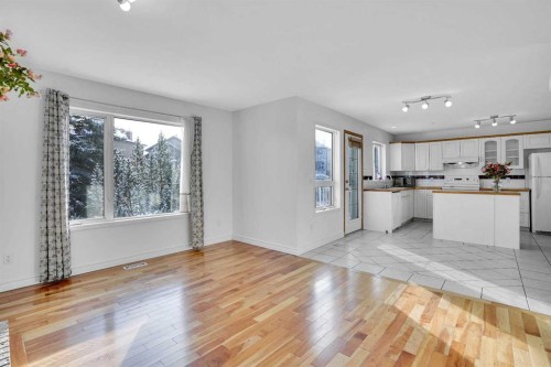 46 Somerset Close Sw, Calgary, AB - Indoor Photo Showing Kitchen