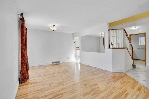 46 Somerset Close Sw, Calgary, AB - Indoor Photo Showing Other Room