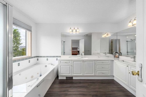 648 Scimitar Bay Nw, Calgary, AB - Indoor Photo Showing Bathroom