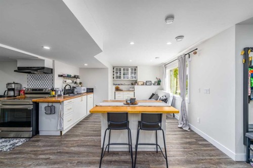 648 Scimitar Bay Nw, Calgary, AB - Indoor Photo Showing Kitchen