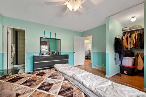 892 Abbotsford Drive Ne, Calgary, AB - Indoor Photo Showing Bedroom