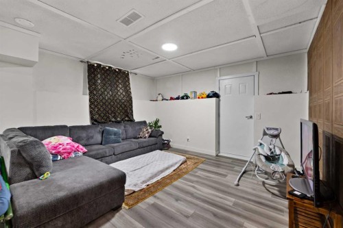 892 Abbotsford Drive Ne, Calgary, AB - Indoor Photo Showing Other Room