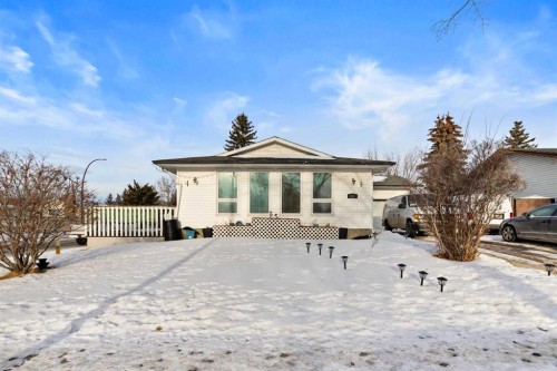 892 Abbotsford Drive Ne, Calgary, AB - Outdoor