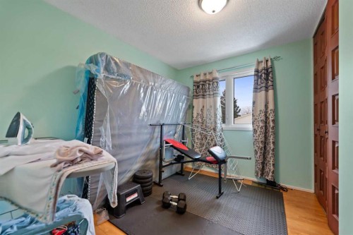 892 Abbotsford Drive Ne, Calgary, AB - Indoor Photo Showing Bedroom