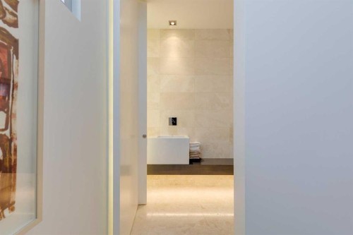 3033 1 Street Sw, Calgary, AB - Indoor