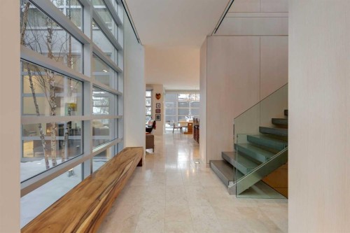 3033 1 Street Sw, Calgary, AB - Indoor Photo Showing Other Room