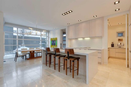 3033 1 Street Sw, Calgary, AB - Indoor