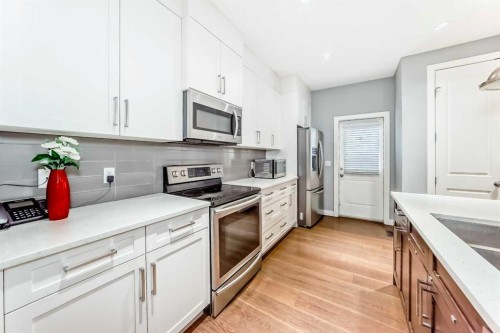 512 Baysprings Lane Sw, Airdrie, AB - Indoor Photo Showing Kitchen With Upgraded Kitchen