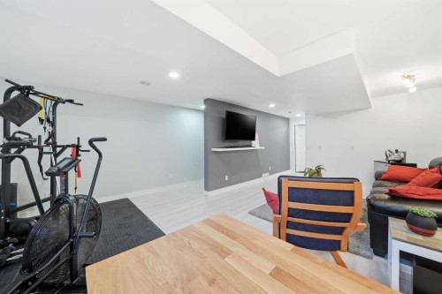24 Legacy Glen View Se, Calgary, AB - Indoor Photo Showing Gym Room