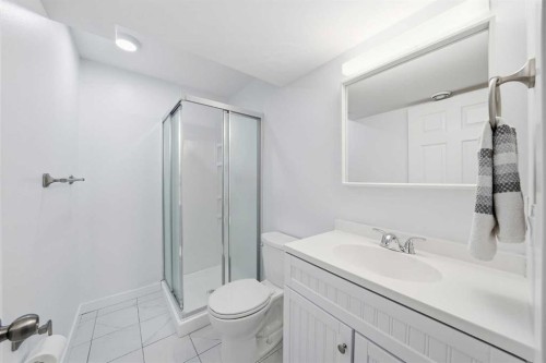 24 Legacy Glen View Se, Calgary, AB - Indoor Photo Showing Bathroom