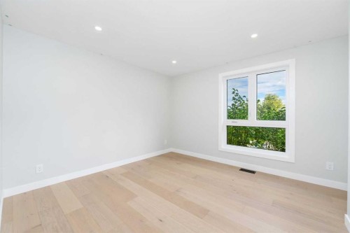 328 Cantrell Place Sw, Calgary, AB - Indoor Photo Showing Other Room