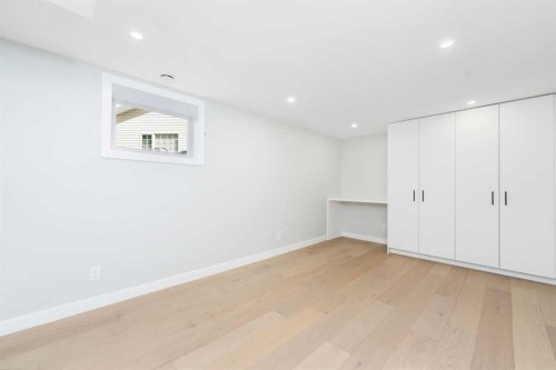 328 Cantrell Place Sw, Calgary, AB - Indoor Photo Showing Other Room