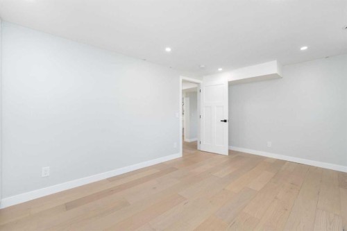 328 Cantrell Place Sw, Calgary, AB - Indoor Photo Showing Other Room
