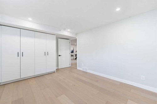 328 Cantrell Place Sw, Calgary, AB - Indoor Photo Showing Other Room