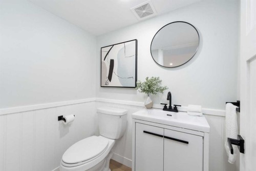 328 Cantrell Place Sw, Calgary, AB - Indoor Photo Showing Bathroom