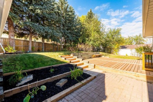 328 Cantrell Place Sw, Calgary, AB - Outdoor With Backyard