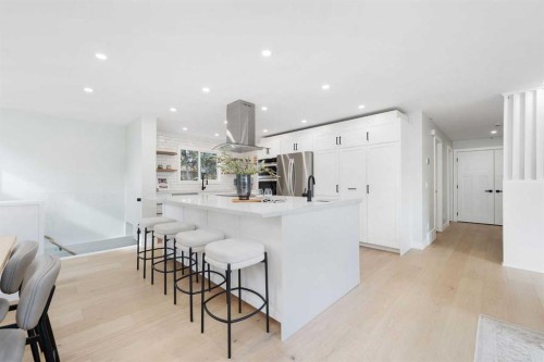 328 Cantrell Place Sw, Calgary, AB - Indoor Photo Showing Kitchen With Upgraded Kitchen
