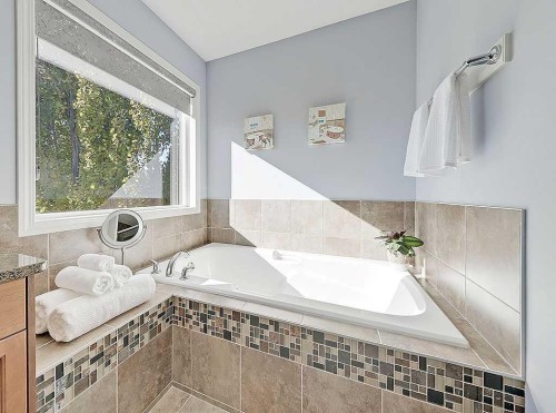 788 New Brighton Drive Se, Calgary, AB - Indoor Photo Showing Bathroom