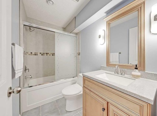 788 New Brighton Drive Se, Calgary, AB - Indoor Photo Showing Bathroom