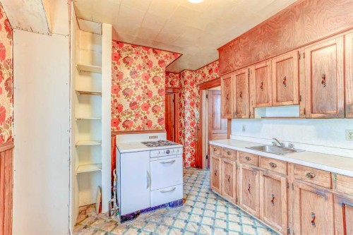 1016 8 Avenue Se, Calgary, AB - Indoor Photo Showing Kitchen