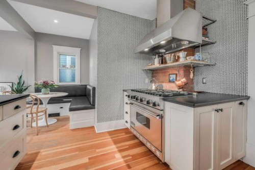 2123 16 Street Sw, Calgary, AB - Indoor Photo Showing Kitchen With Upgraded Kitchen