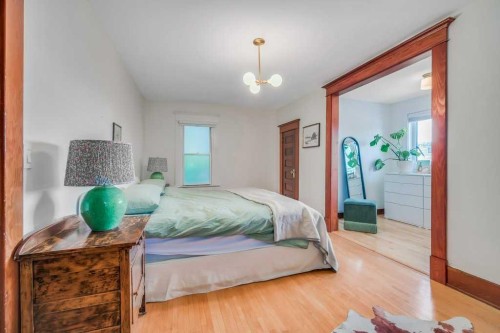 2123 16 Street Sw, Calgary, AB - Indoor Photo Showing Bedroom