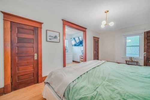 2123 16 Street Sw, Calgary, AB - Indoor Photo Showing Bedroom
