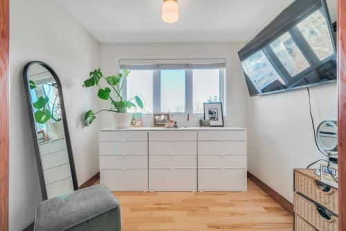 2123 16 Street Sw, Calgary, AB - Indoor Photo Showing Bathroom