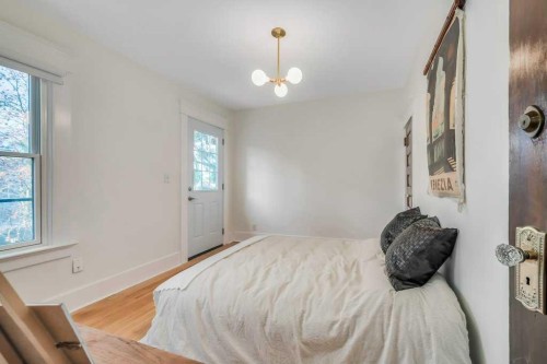 2123 16 Street Sw, Calgary, AB - Indoor Photo Showing Bedroom