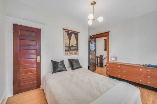 2123 16 Street Sw, Calgary, AB - Indoor Photo Showing Bedroom