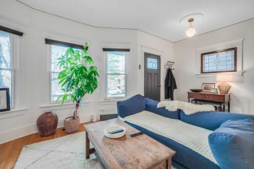 2123 16 Street Sw, Calgary, AB - Indoor