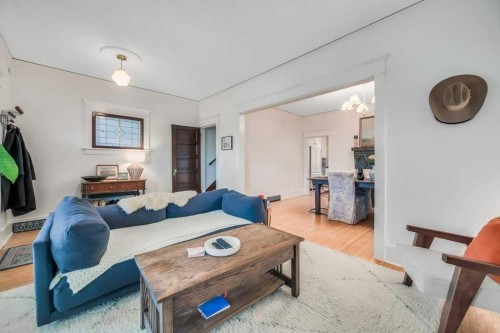 2123 16 Street Sw, Calgary, AB - Indoor