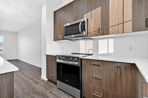 92 Creekside Drive Sw, Calgary, AB - Indoor Photo Showing Kitchen