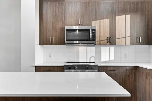 92 Creekside Drive Sw, Calgary, AB - Indoor Photo Showing Kitchen