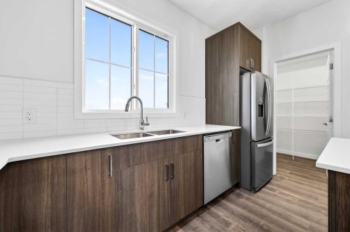 92 Creekside Drive Sw, Calgary, AB - Indoor Photo Showing Kitchen With Double Sink