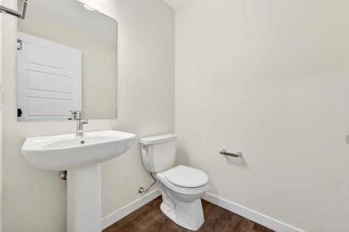 92 Creekside Drive Sw, Calgary, AB - Indoor Photo Showing Bathroom