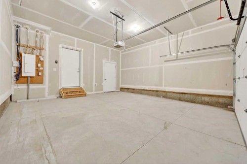 92 Creekside Drive Sw, Calgary, AB - Indoor Photo Showing Other Room